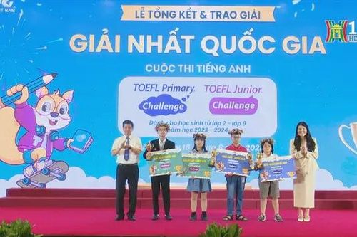 Nhiều học sinh đạt điểm tuyệt đối tại cuộc thi tiếng Anh
