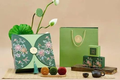 Say đắm hộp quà Kim Ngọc từ Momi Mooncake