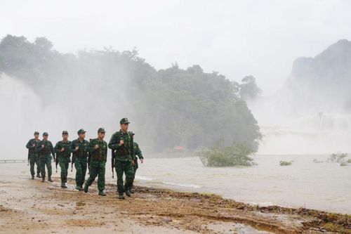 Vững vàng 'cột mốc lòng dân'