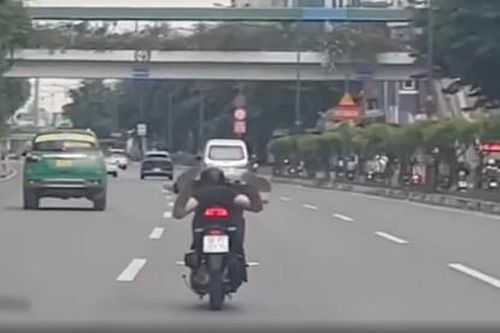 Công an quận Gò Vấp: Xử lý đối tượng chạy xe 'diễn xiếc' trong làn đường ôtô