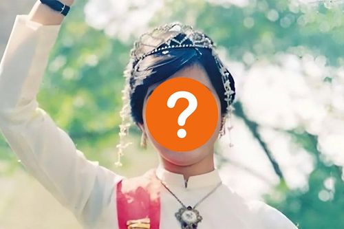 Quiz: Hoa hậu Việt Nam đầu tiên nhận được giải thưởng gì trong đêm đăng quang?
