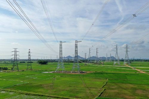 Đường dây 500kV mạch 3 đoạn Quỳnh Lưu - Thanh Hóa vừa được đóng điện