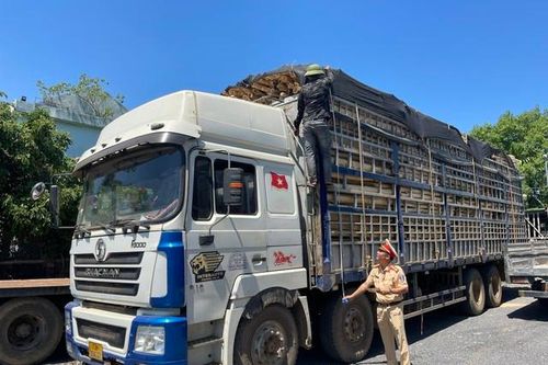 Tài xế có thể bị phạt kịch khung nếu không nắm rõ quy định mới nhất về xe quá khổ giới hạn, quá tải trọng áp dụng từ 1/1/2025