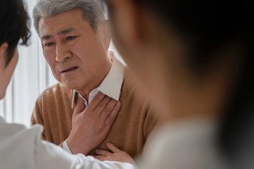 Ốm nằm viện, bố vợ nhận thêm cú sốc khi nghe con rể đề nghị một chuyện
