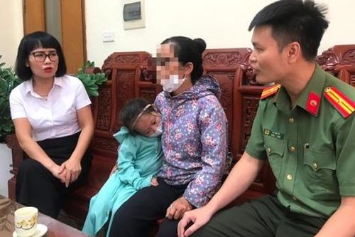 Bị kẻ xấu tung tin con trai dính đến vụ án ma túy, người mẹ định chuyển 130 triệu đồng để chứng minh con trong sạch