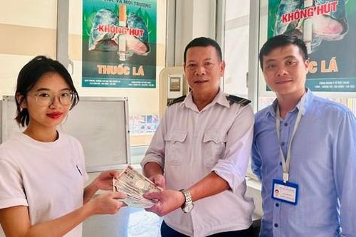 Nhân viên Bệnh viện Đặng Văn Ngữ tìm lại gần 30 triệu và giấy tờ cho bệnh nhân chỉ sau 20 phút thất lạc