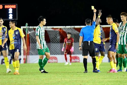 Ẩu đả ở giải Thái Lan