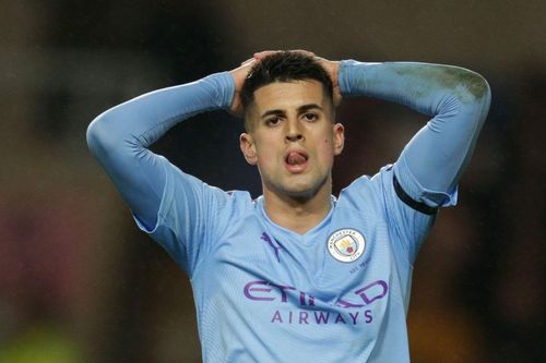 Man City đau đầu với Cancelo