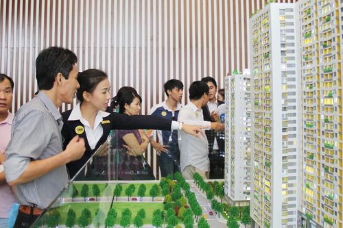 'Núi' hàng tồn kho, thị trường bất động sản vẫn tăng giá