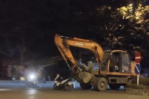 Tai nạn giao thông mới nhất 20/8/2024: bé trai dắt xe đạp bị cán tử vong