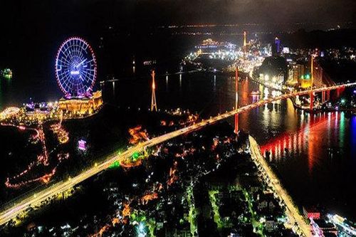 Đặc sắc lễ hội thuyền buồm, dù bay, moto nước 'Vượt sóng Hạ Long'
