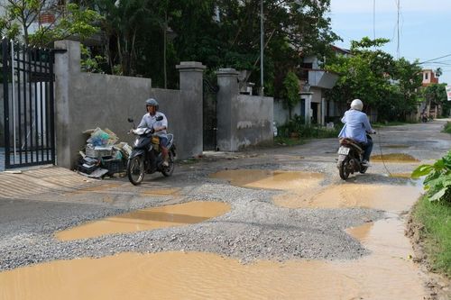 Vĩnh Phúc: chằng chịt 'ổ trâu, ổ gà' trên tuyến đường Quang Trung