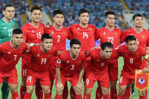 Văn Lâm không phải mối lo của HLV Kim Sang Sik