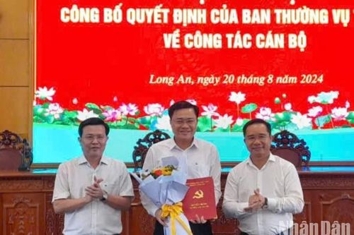 Long An công bố Quyết định của Ban Thường vụ Tỉnh ủy về công tác cán bộ