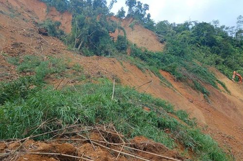 Lai Châu: Sạt lở khoảng 40.000m3 đất đá trên Quốc lộ 4H