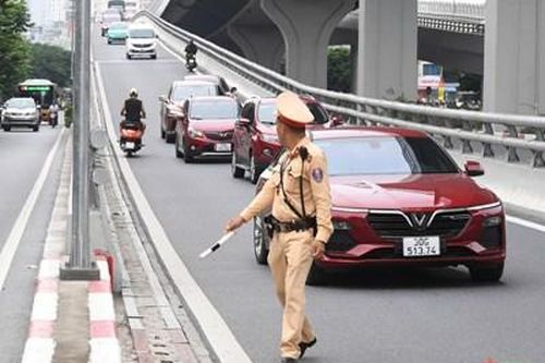 Hà Nội: Kiên quyết xử lý xe máy đi trên đường Vành đai 2 trên cao