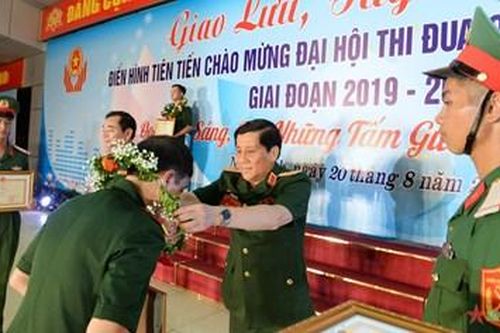Quân đoàn 12 tổ chức giao lưu, tuyên dương điển hình tiên tiến