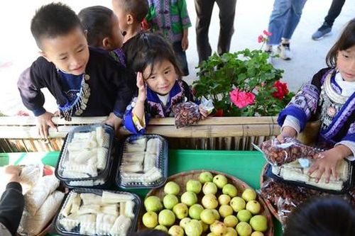 Vinh danh giáo viên trong chương trình 'Chia sẻ cùng thầy cô'