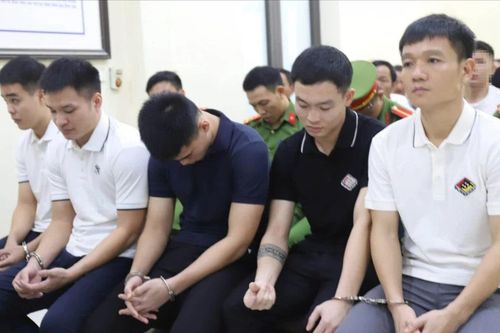 Hoãn xét xử 5 cựu cầu thủ bóng đá tổ chức 'bay lắc' ma túy trong khách sạn