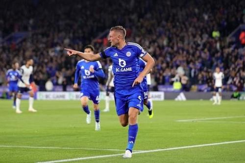 Xé lưới Tottenham, tiền đạo Vardy viết tiếp kỷ lục ghi bàn ở Ngoại hạng Anh