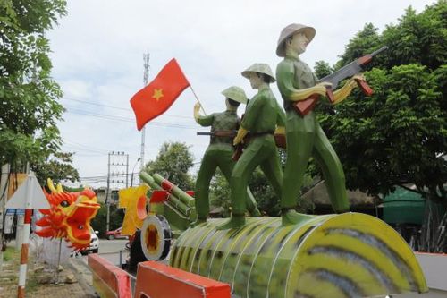 Chiêm ngưỡng mô hình khổng lồ ở Tuyên Quang trước thềm Trung thu