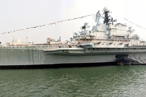 Tàu sân bay hùng mạnh thời Liên Xô bốc cháy ở Trung Quốc