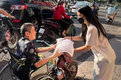 Người dân thay hủ tục đốt vàng mã bằng nhiều hành động ý nghĩa