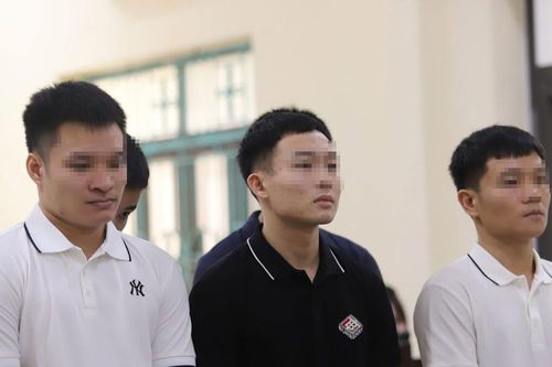 Lý do hoãn phiên xử 5 cựu cầu thủ bóng đá sử dụng ma túy trong khách sạn