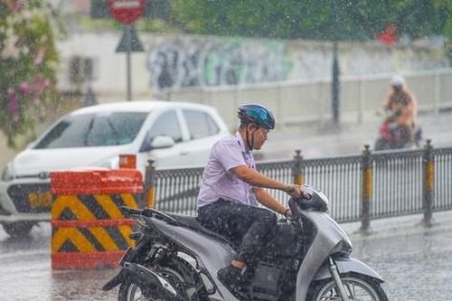 Mùa mưa ở Nam bộ kết thúc muộn, TPHCM đón nhiều đợt mưa diện rộng