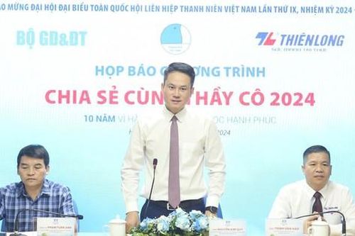 Chương trình 'Chia sẻ cùng thầy cô' năm 2024 mở rộng đối tượng giáo viên tuyên dương