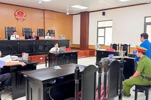 Lĩnh 8 năm tù vì tham ô tài sản