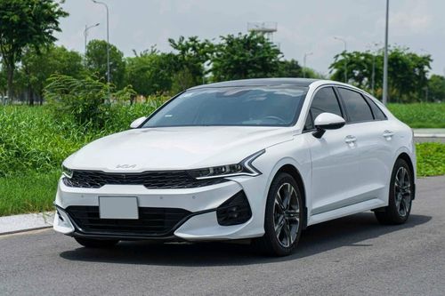 Xe sedan hạng D KIA K5 giảm còn 740 triệu sau 2 năm sử dụng, có đáng mua?
