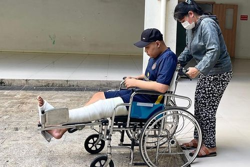 Báo VietNamNet đóng viện phí hơn 46 triệu đồng cho em Phan Hòa Kiệt bị ung thư