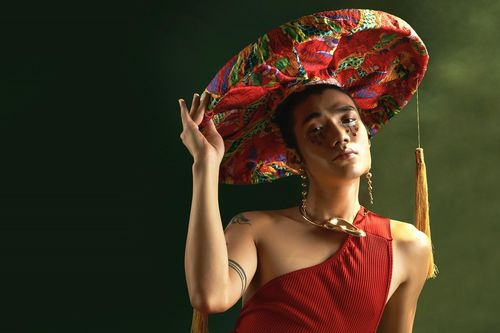 Mẫu nam gen Z và bộ ảnh hài hước về đàn ông, đàn bà