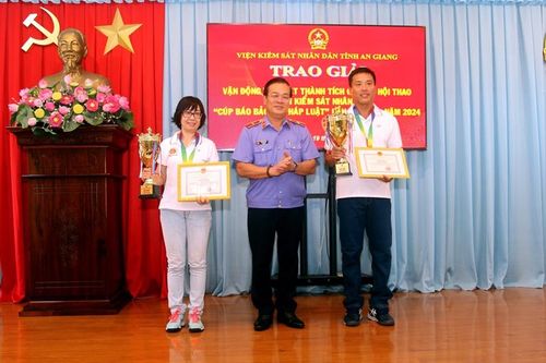 VKSND tỉnh An Giang trao giải và khen thưởng đột xuất các hoạt động của Ngành