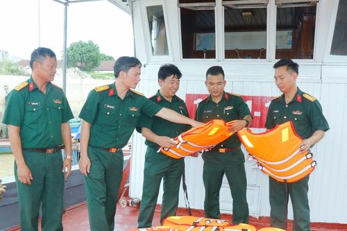 Quân khu 4 kiểm tra công tác sử dụng tàu thuyền tại Nghệ An