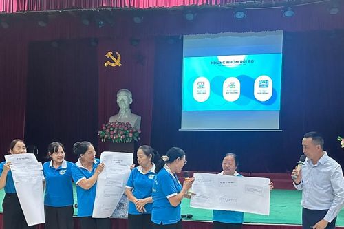 Tuyên truyền về cạm bẫy của tín dụng đen và rủi ro pháp lý khi mua bảo hiểm cho phụ nữ
