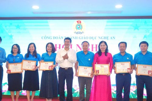 Đảm bảo quyền lợi cho các giáo viên hợp đồng ở Nghệ An