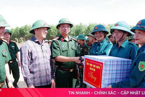 Tư lệnh Quân khu 4 và Bí thư Tỉnh ủy Hà Tĩnh động viên lực lượng hỗ trợ thi công đường dây 500kV
