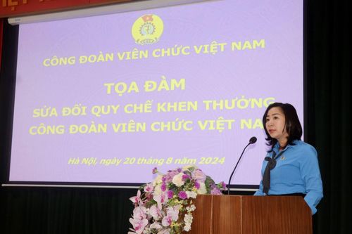 Tạo điều kiện phát động thi đua khen thưởng trong Công đoàn Viên chức Việt Nam