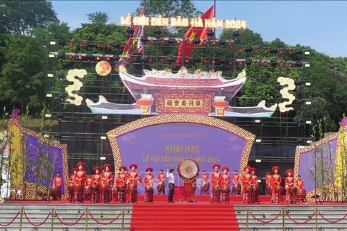Lễ hội đền Bảo Hà thu hút hàng ngàn du khách tham dự