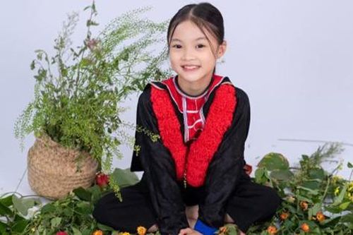 Bé Ghến trong 'Đi giữa trời rực rỡ' là mỹ nhân tương lai, ngoài đời cực cá tính và đáng yêu