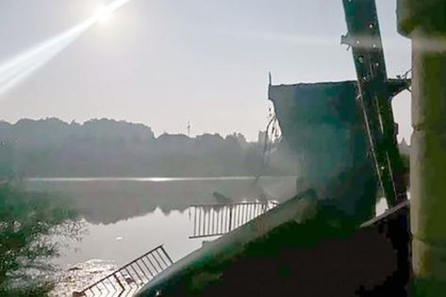 Ukraine phá hủy cây cầu thứ ba bắc qua sông Seym ở Kursk
