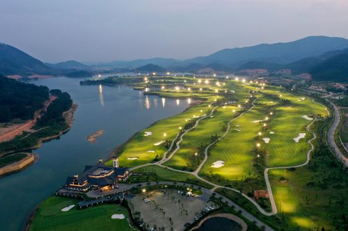 Khung cảnh thơ mộng, độc đáo của sân tổ chức giải golf Truyền thông số Cup VietTimes lần thứ I