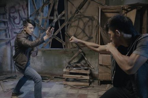 Poster đậm chất hành động võ thuật của Phá Vây được KUNVA FILMS tiết lộ