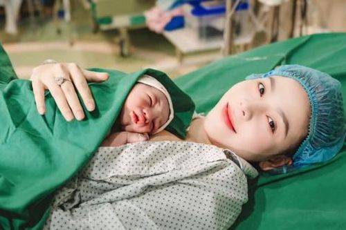 Mỹ nhân phim Việt giờ vàng thông báo mẹ tròn con vuông, hé lộ thông tin đầu tiên về bé Rồng con