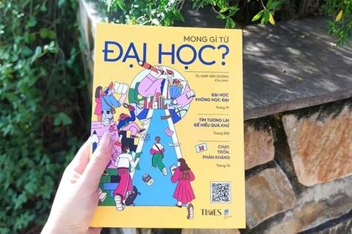 Tặng sách miễn phí cho tân sinh viên