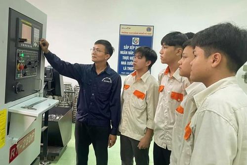 Giải pháp cho tình trạng 'thừa thầy, thiếu thợ' khi đào tạo nhân lực