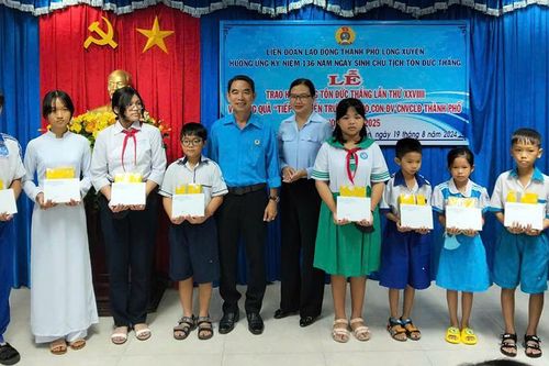 Liên đoàn Lao động TP. Long Xuyên thực hiện nhiều hoạt động mừng Kỷ niệm Ngày sinh Chủ tịch Tôn Đức Thắng