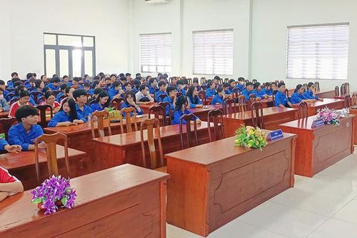 Huyện đoàn Châu Phú tập huấn cán bộ đoàn khối trung học phổ thông